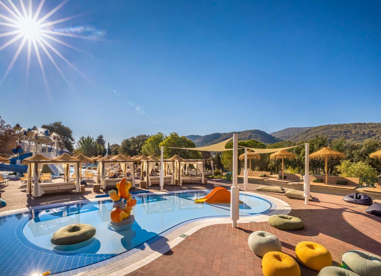 Valamar Amicor Green Resort Stari Grad  Exterior foto