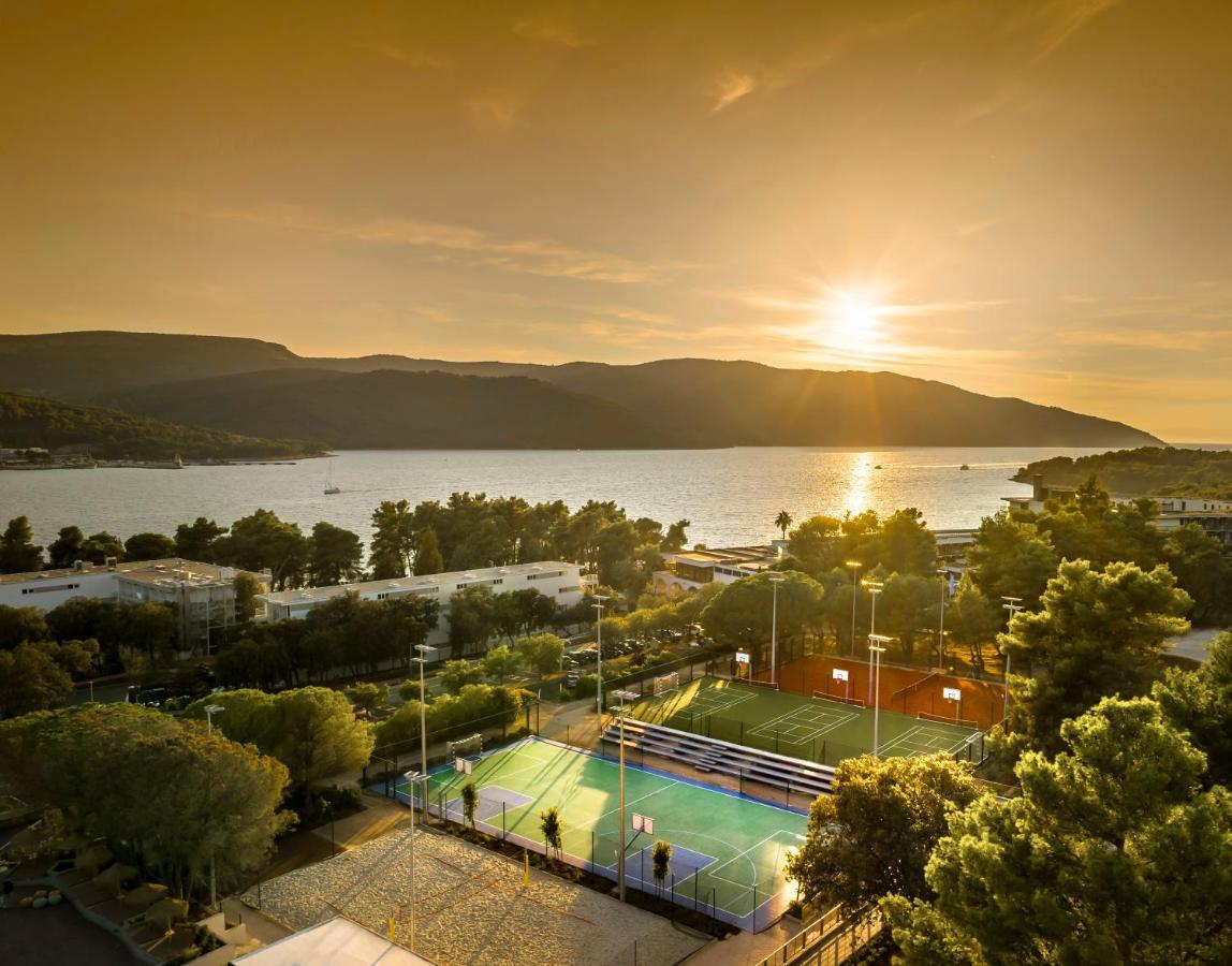 Valamar Amicor Green Resort Stari Grad  Exterior foto