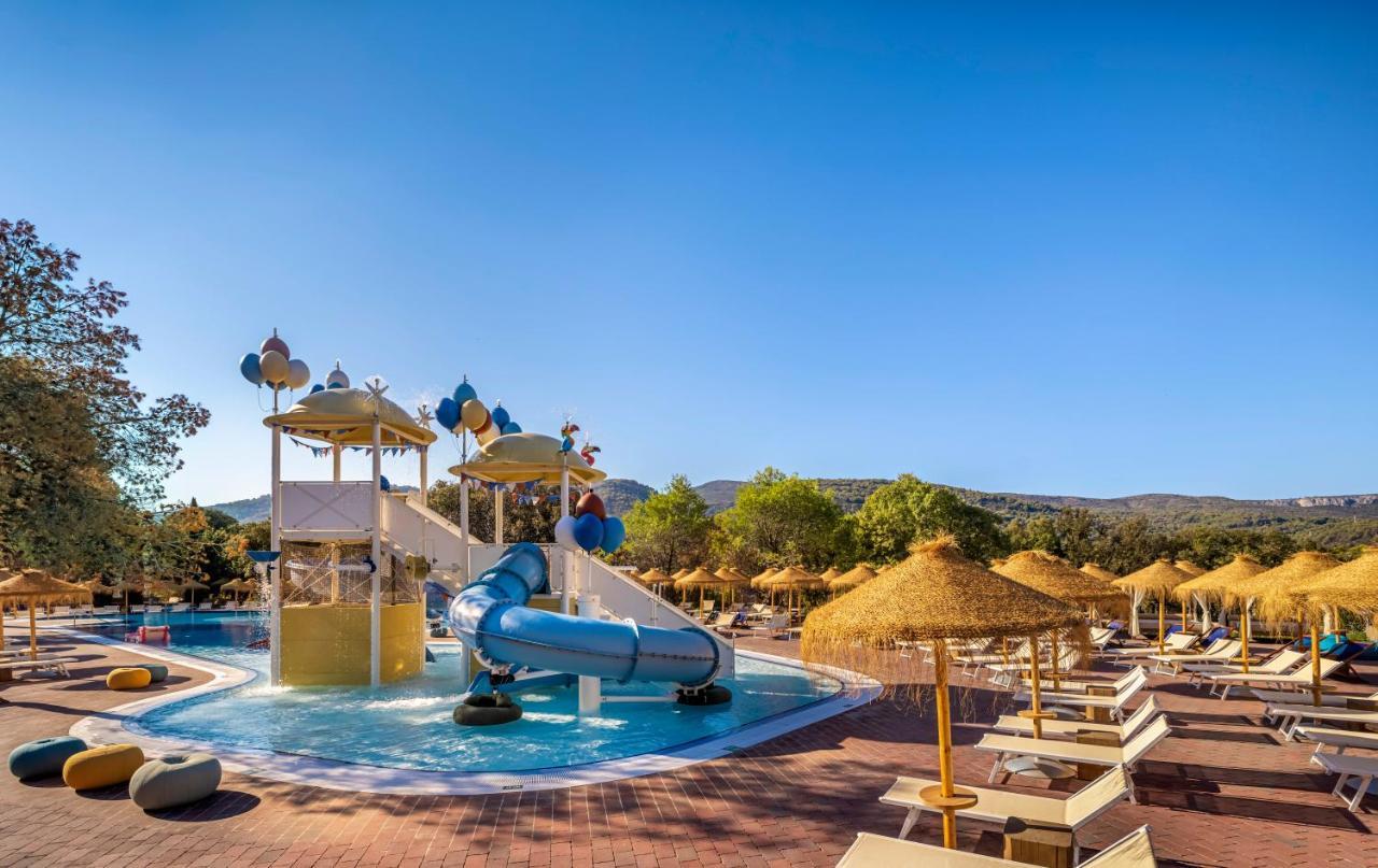 Valamar Amicor Green Resort Stari Grad  Exterior foto