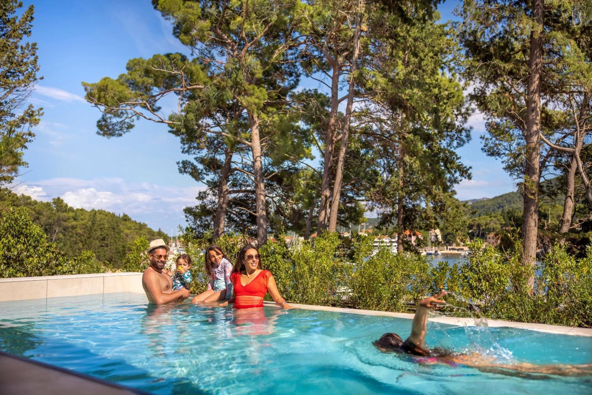 Valamar Amicor Green Resort Stari Grad  Exterior foto