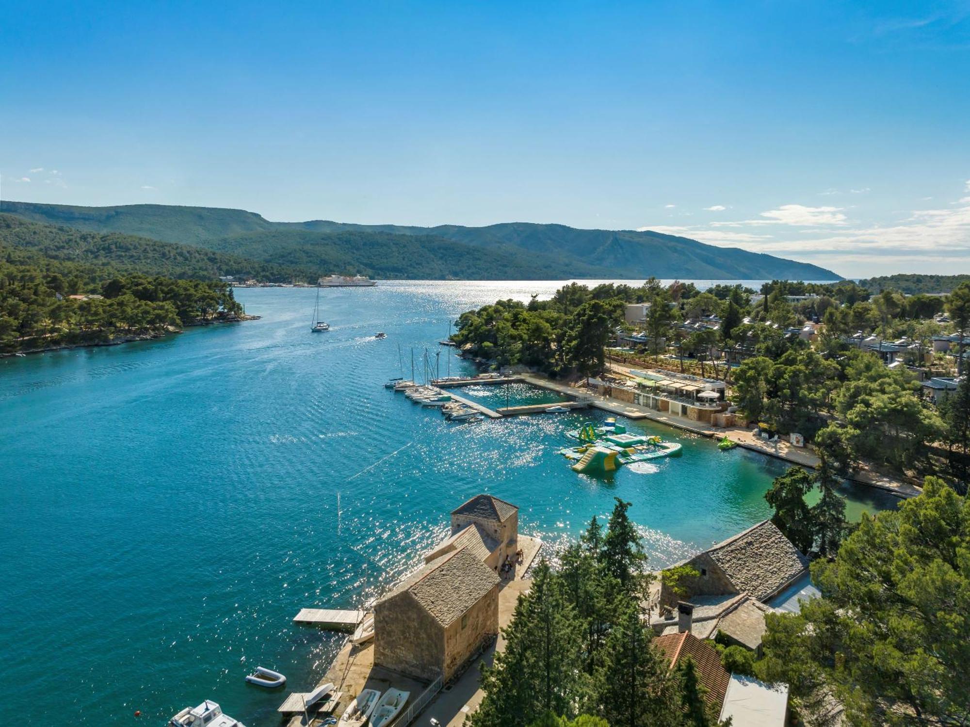 Valamar Amicor Green Resort Stari Grad  Exterior foto